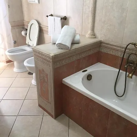 La Pietra לינה וארוחת בוקר 3*