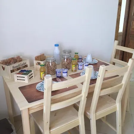 לינה וארוחת בוקר La Pietra